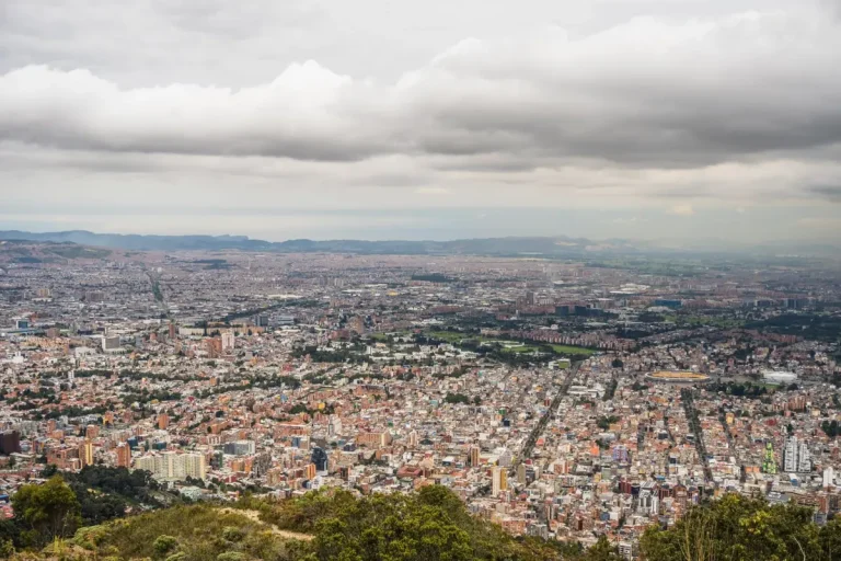 Enviar repuestos a Colombia: piezas de auto, maquinaria y electrónica